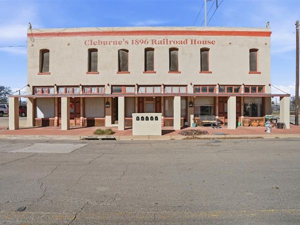 421 E Henderson Street, Cleburne, TX 76031