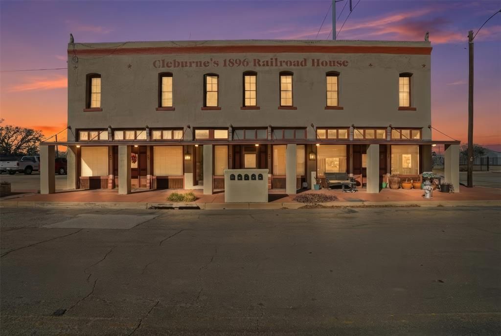 419-423 E Henderson Street, Cleburne, TX 76031 Main Photo