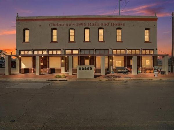 419-423 E Henderson Street, Cleburne, TX 76031