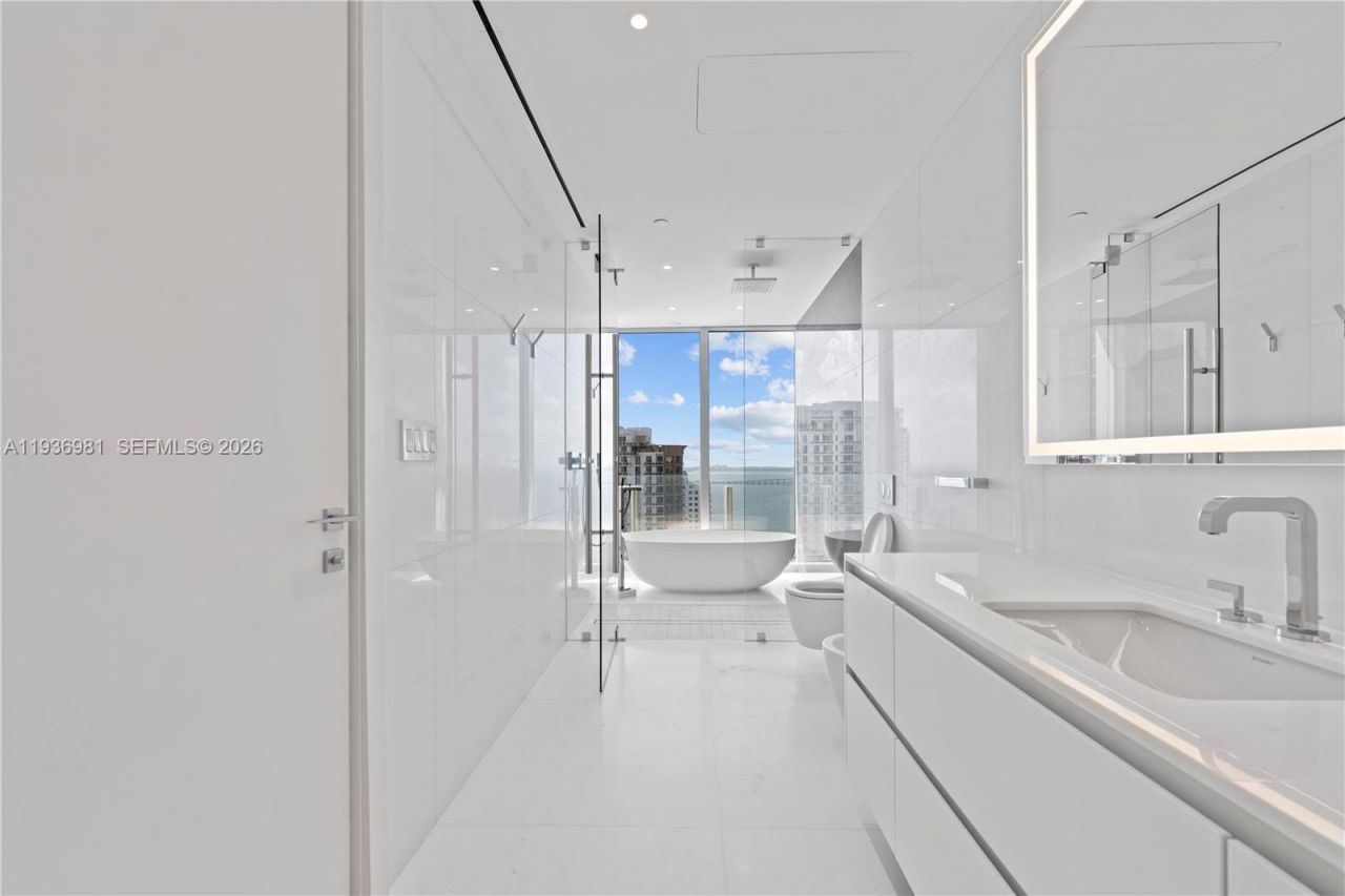 300 Biscayne Blvd Way, Unit 3201, Miami, FL 33130 Photo