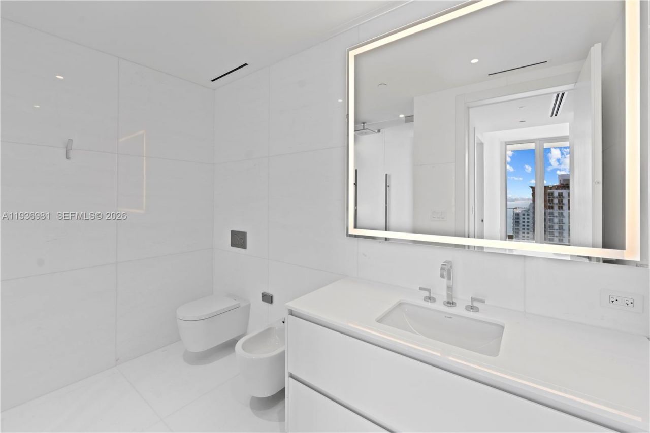 300 Biscayne Blvd Way, Unit 3201, Miami, FL 33130 Photo