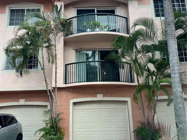 2033 SE 10th Ave, Unit 605, Fort Lauderdale, FL 33316