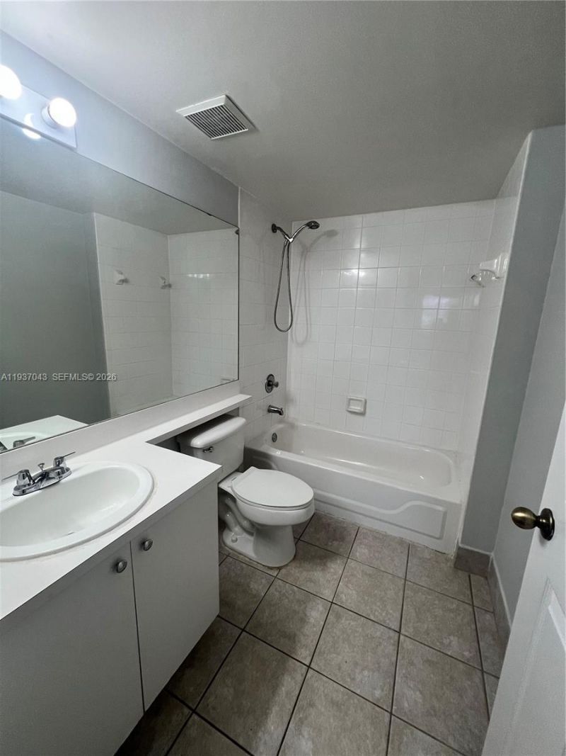 2033 SE 10th Ave, Unit 605, Fort Lauderdale, FL 33316 Photo