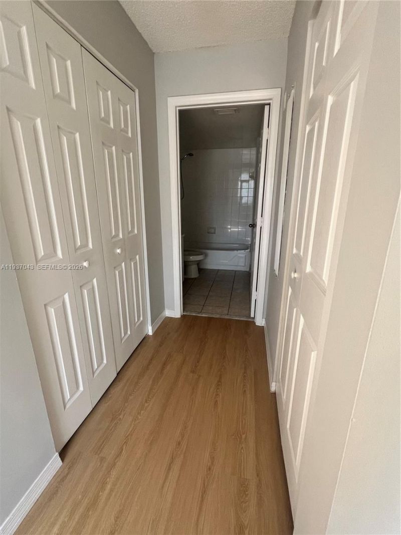 2033 SE 10th Ave, Unit 605, Fort Lauderdale, FL 33316 Photo