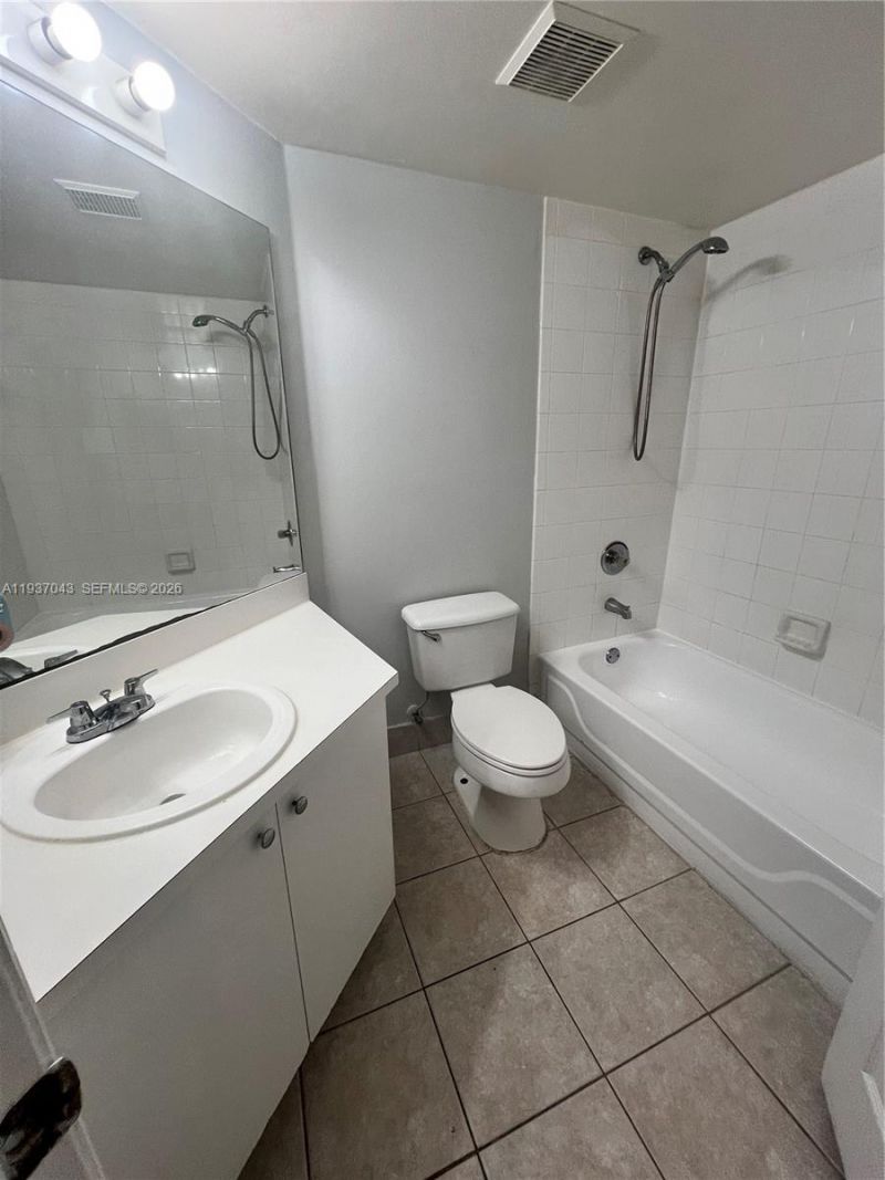 2033 SE 10th Ave, Unit 605, Fort Lauderdale, FL 33316 Photo