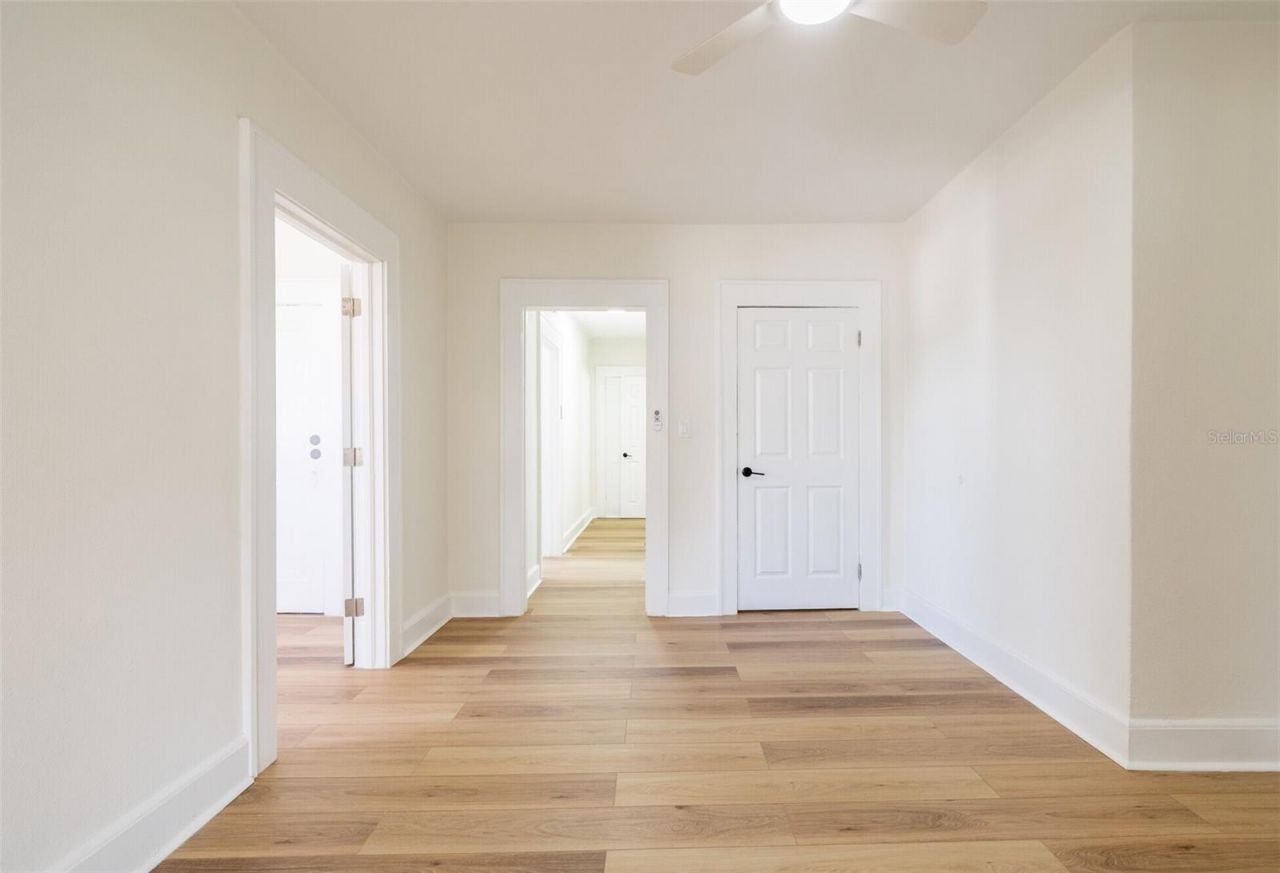 218 N Pinellas Avenue, Tarpon Springs, FL 34689 Photo