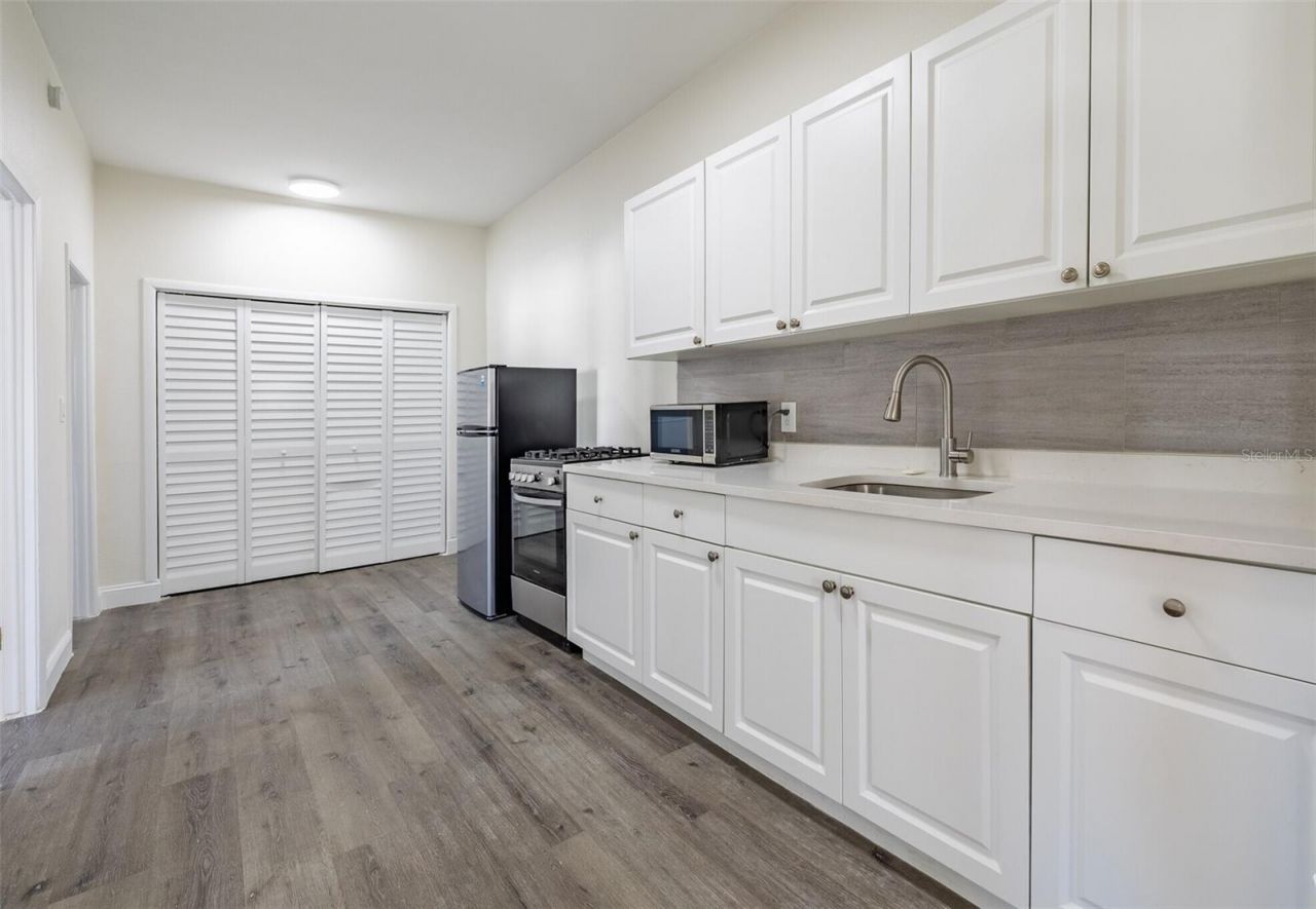 218 N Pinellas Avenue, Tarpon Springs, FL 34689 Photo