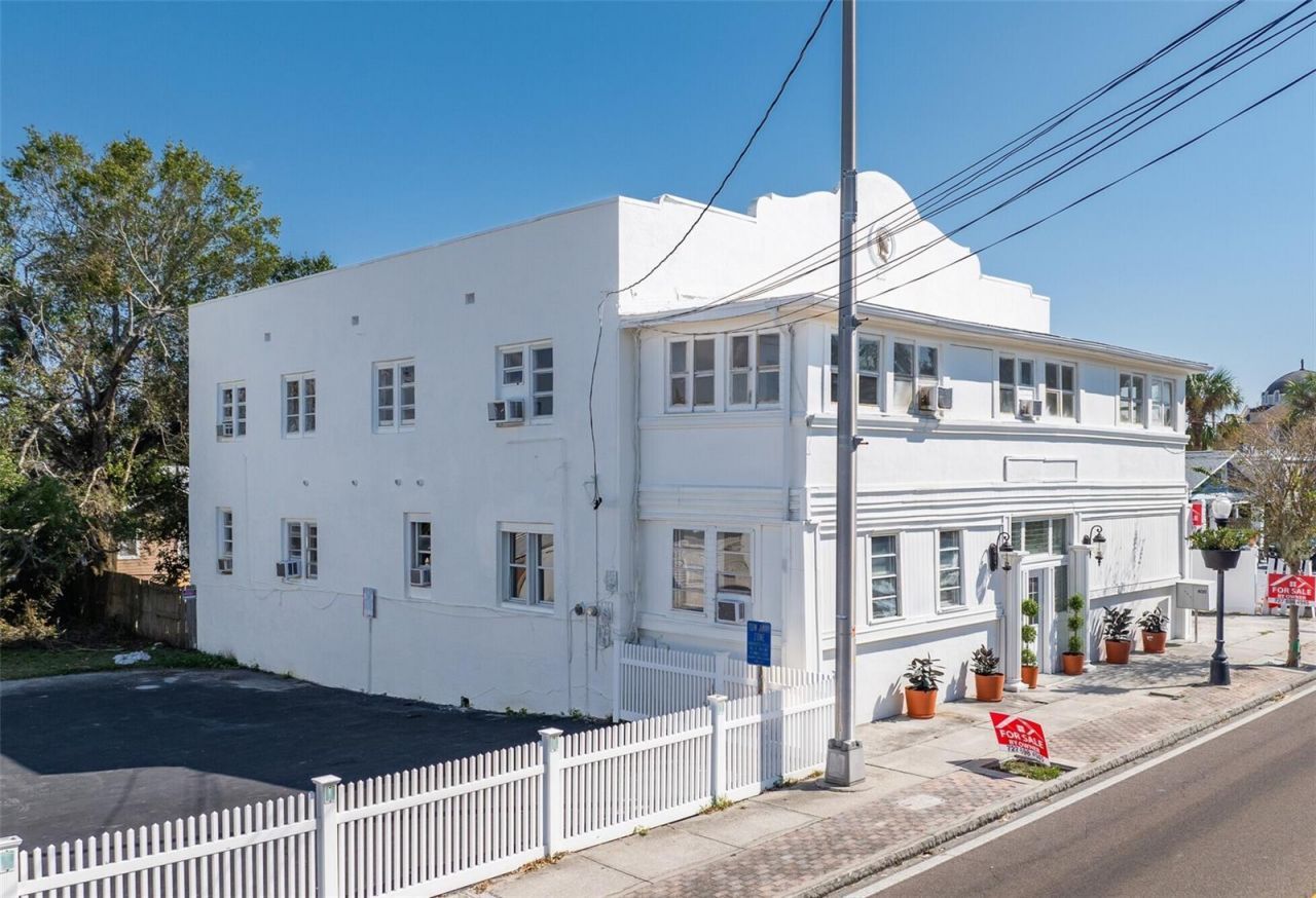 218 N Pinellas Avenue, Tarpon Springs, FL 34689 Photo