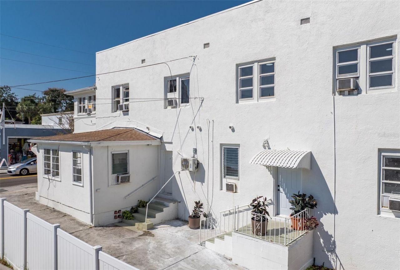 218 N Pinellas Avenue, Tarpon Springs, FL 34689 Photo