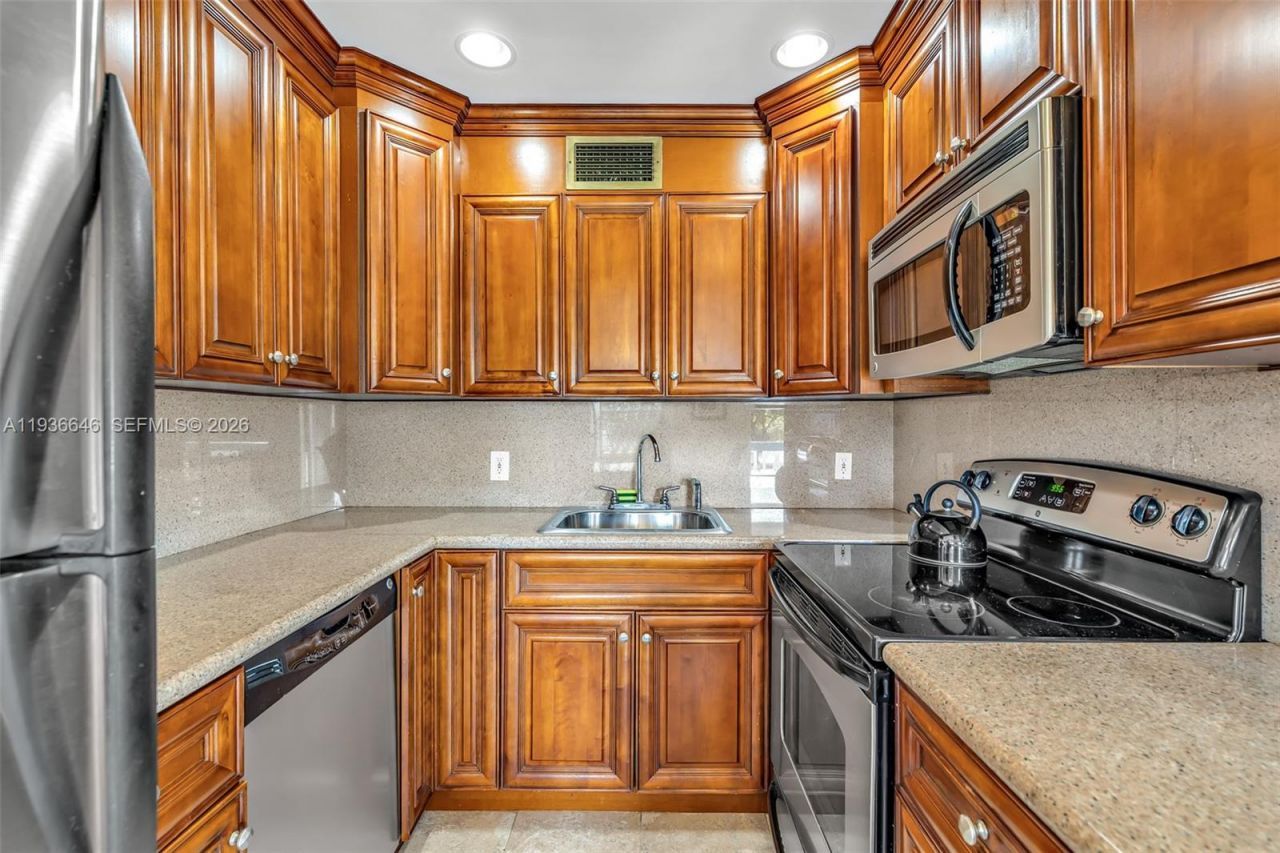 122 Prescott F, Unit 122, Deerfield Beach, FL 33442 Main Photo