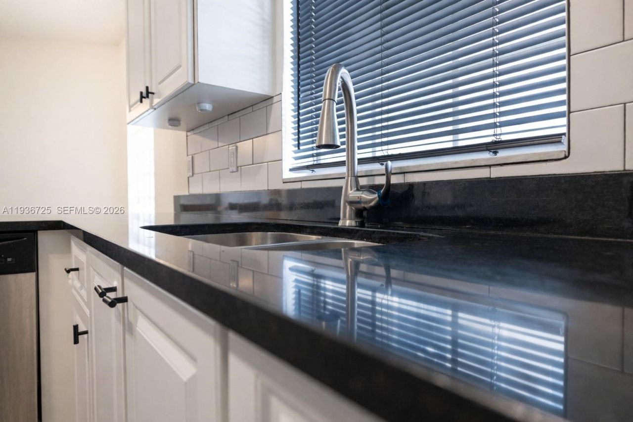 3880 NW 121st Ave, Sunrise, FL 33323 Photo