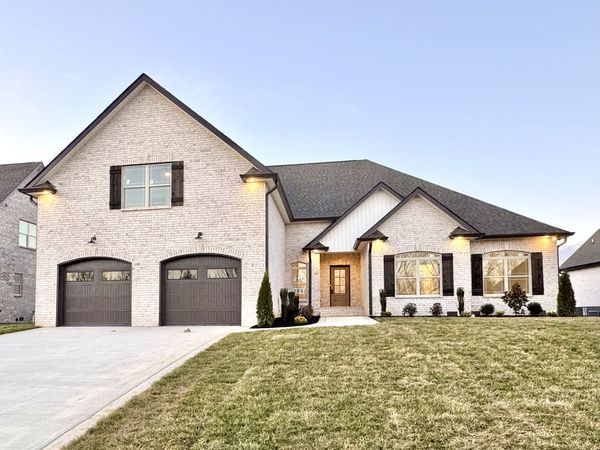 390 Young Ln , Pleasant View, TN 37146