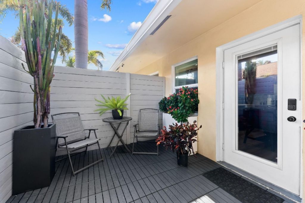 1200 NE 17th Court, Unit 3, Fort Lauderdale, FL 33305 Photo