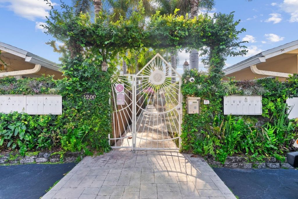 1200 NE 17th Court, Unit 3, Fort Lauderdale, FL 33305 Photo