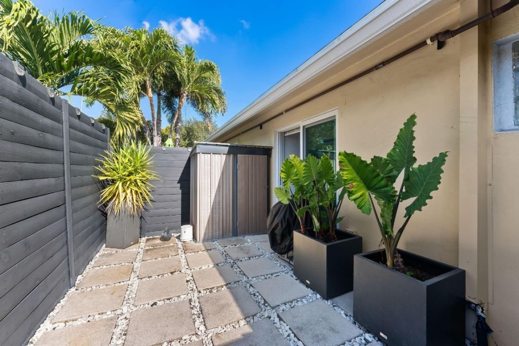 1200 NE 17th Court, Unit 3, Fort Lauderdale, FL 33305 Photo