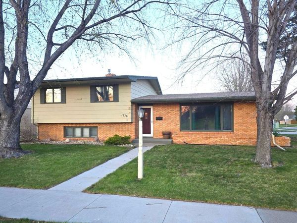 1776 Idaho Ave SE, Huron, SD 57350