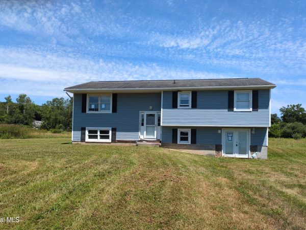 45 Twisted Tree Lane, West Coxsackie, NY 12192