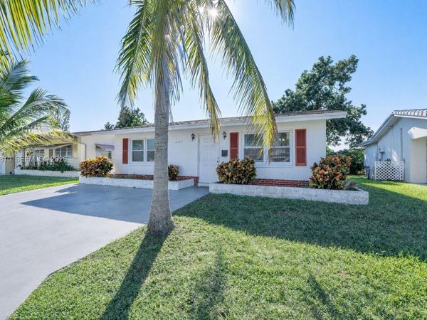 5010 NW 51st St, Tamarac, FL 33319