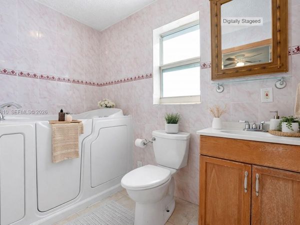 5010 NW 51st St, Tamarac, FL 33319