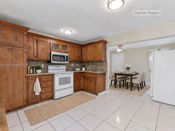 5010 NW 51st St, Tamarac, FL 33319