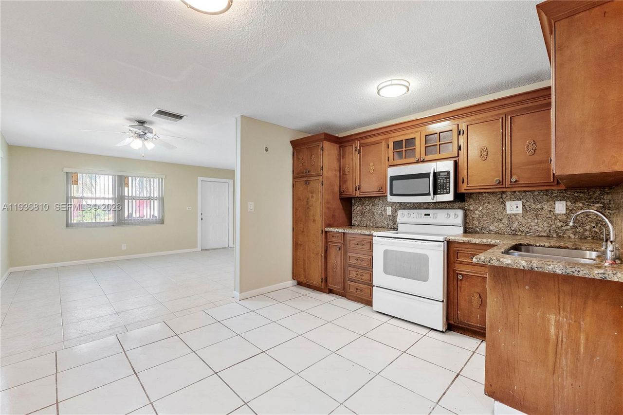 5010 NW 51st St, Tamarac, FL 33319 Photo