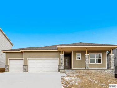 18410 Palisades Drive, Omaha, NE 68136