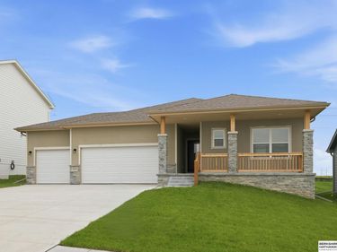 18410 Palisades Drive, Omaha, NE 68136