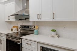 1923 Glenwood Road photo 4