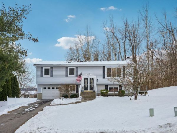 105 Shaker Court N, New Windsor, NY 12553