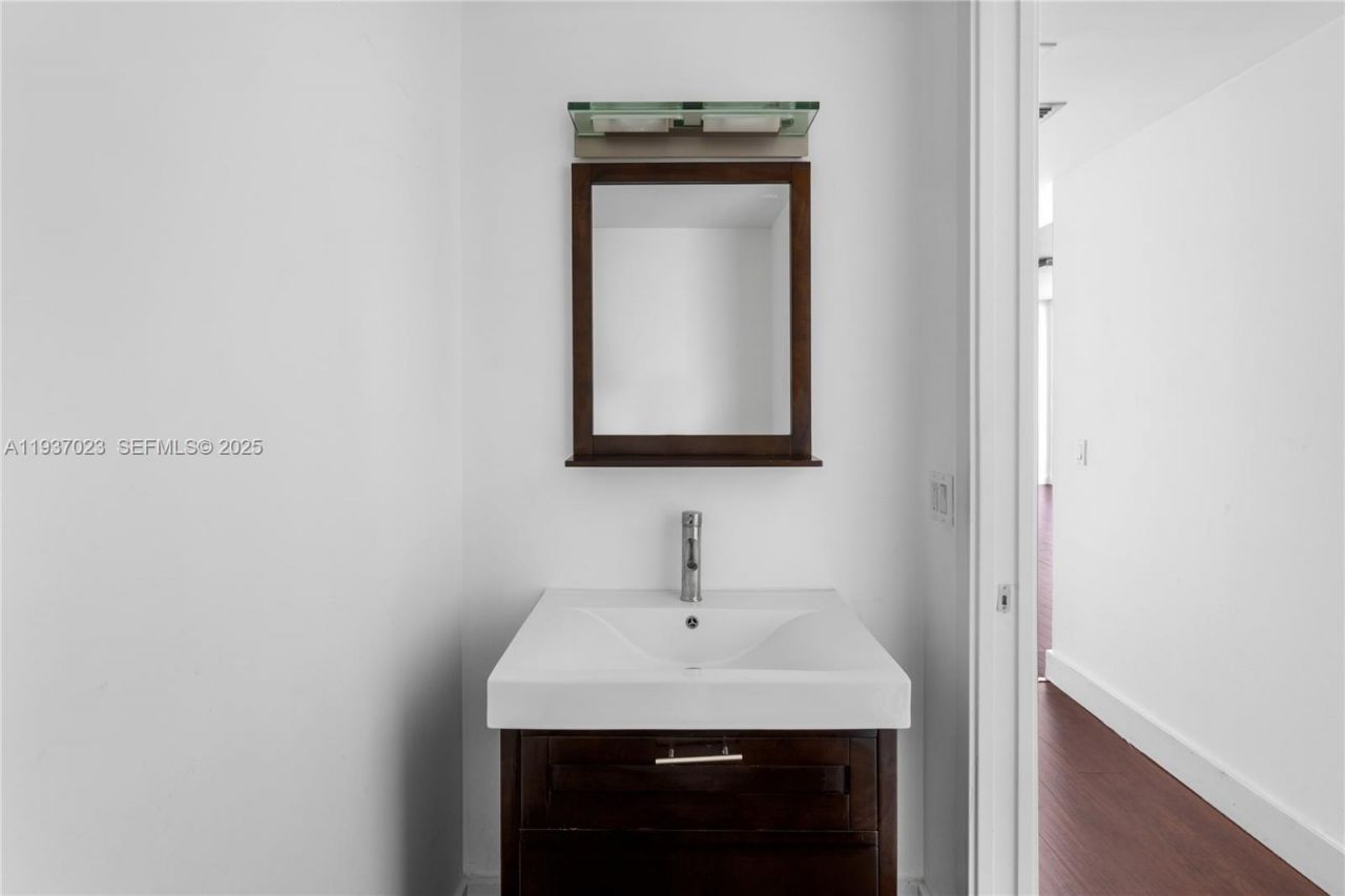 1040 Biscayne Blvd , Unit 4108, Miami, FL 33132 Photo