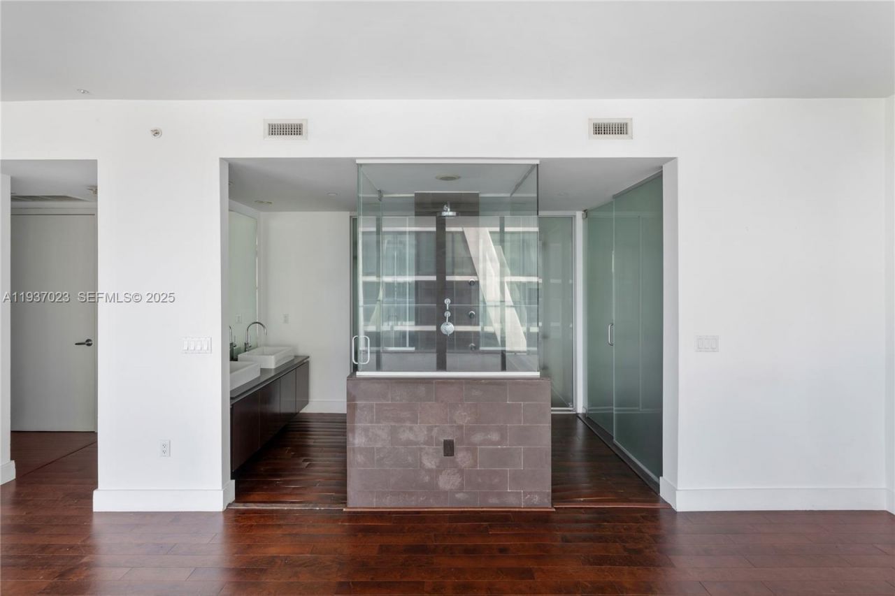 1040 Biscayne Blvd , Unit 4108, Miami, FL 33132 Photo