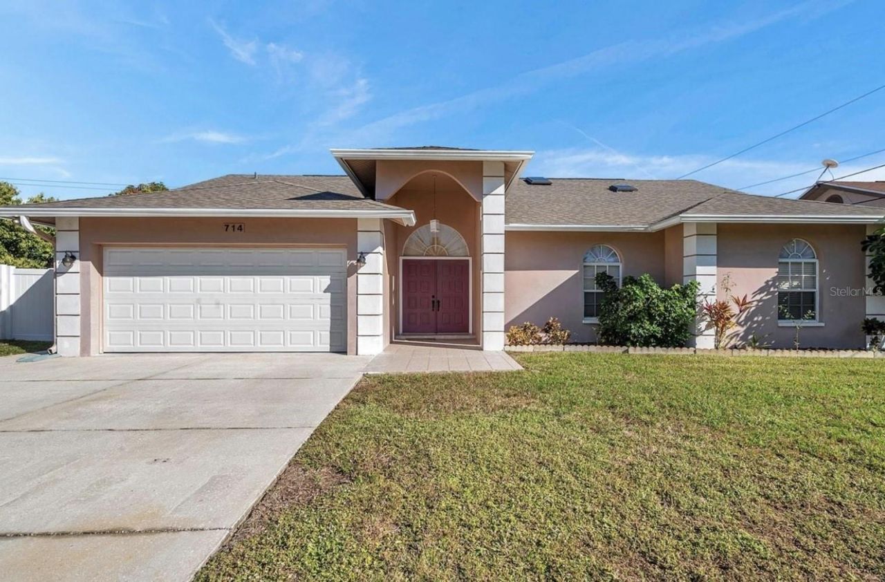 714 Charlotte Avenue, Tarpon Springs, FL 34689 Main Photo
