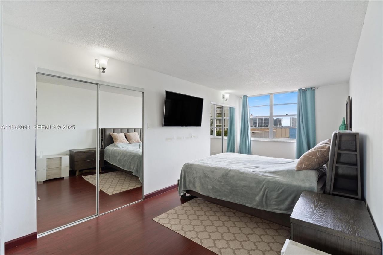 251 174th St, Unit 218, Sunny Isles Beach, FL 33160 Photo