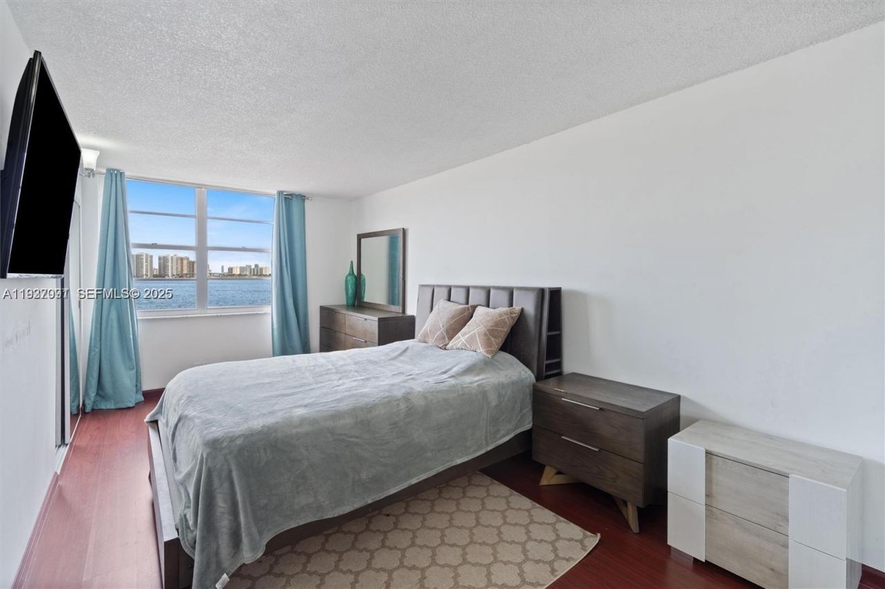 251 174th St, Unit 218, Sunny Isles Beach, FL 33160 Photo