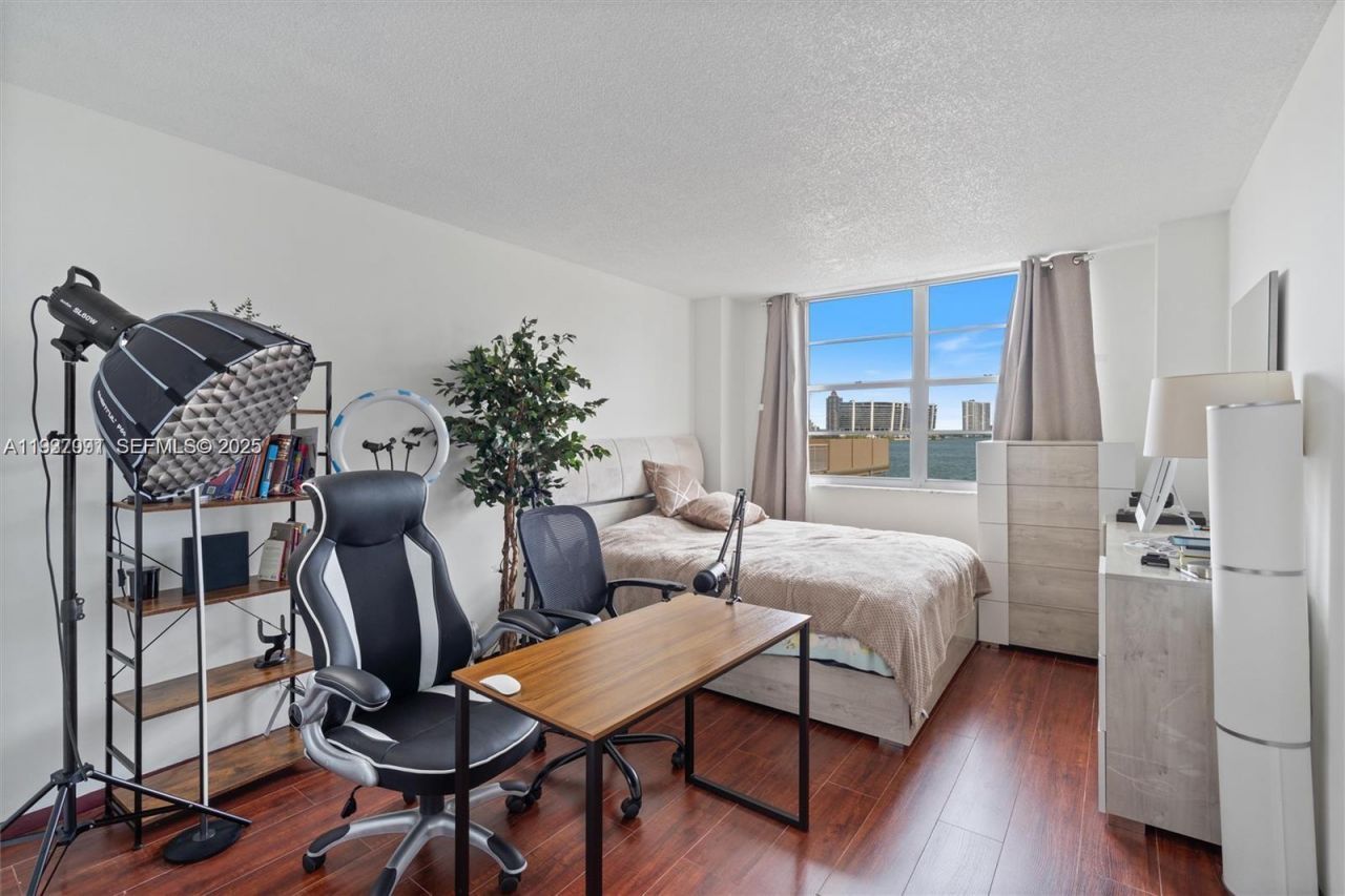 251 174th St, Unit 218, Sunny Isles Beach, FL 33160 Photo