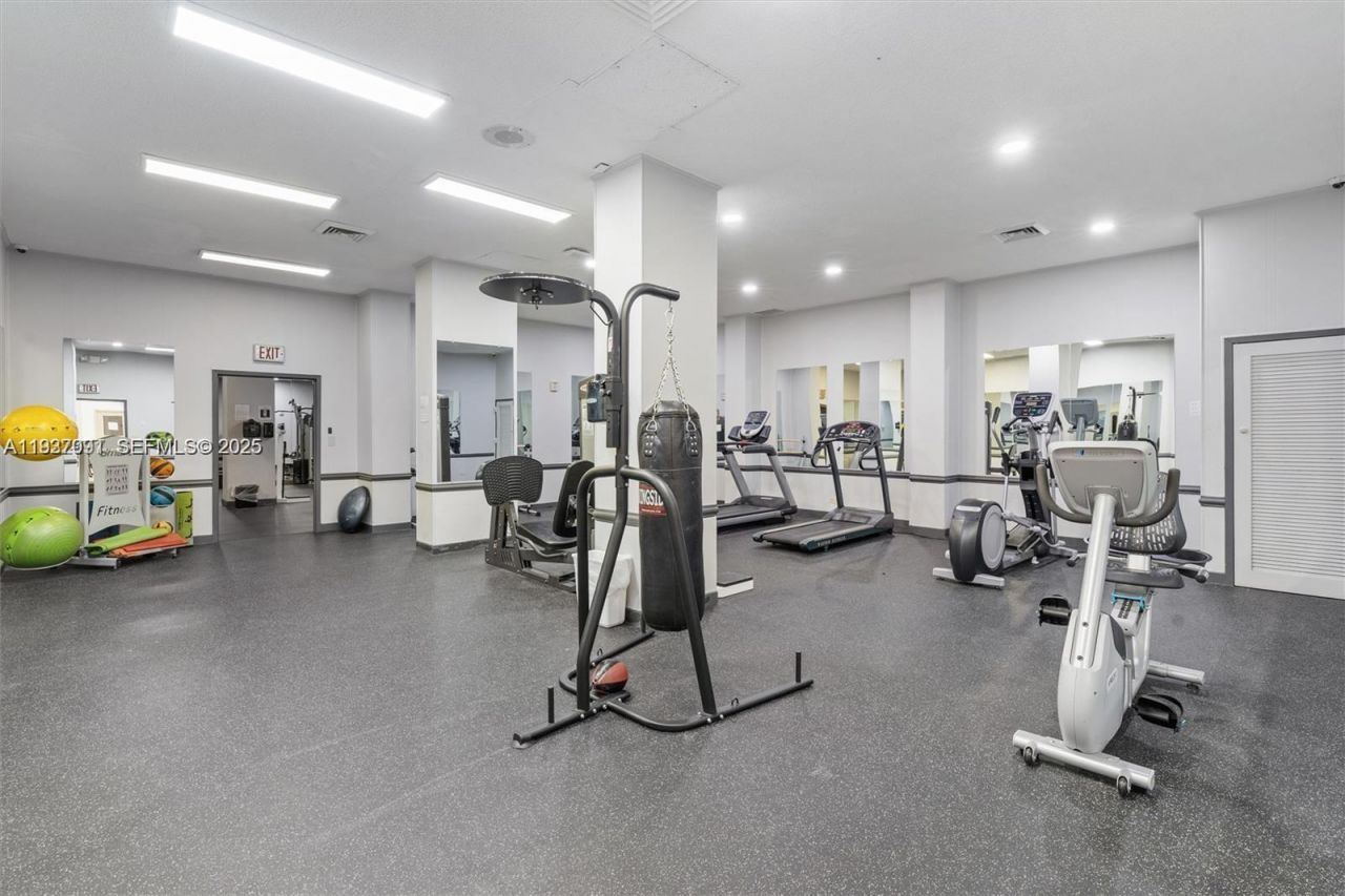 251 174th St, Unit 218, Sunny Isles Beach, FL 33160 Photo