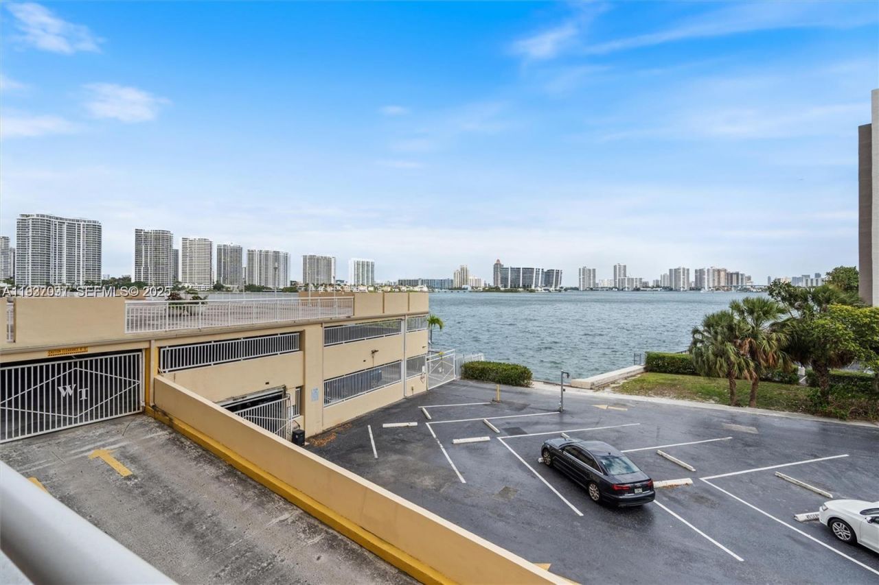 251 174th St, Unit 218, Sunny Isles Beach, FL 33160 Photo