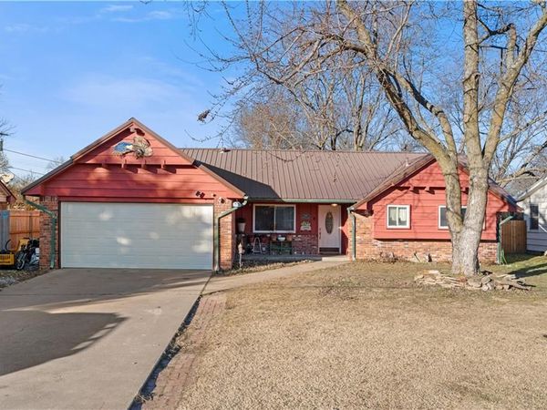 2508 W 8th Street, Coffeyville, KS 67337