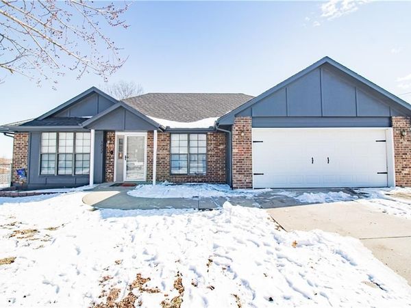 1022 Bedford Drive, Warrensburg, MO 64093