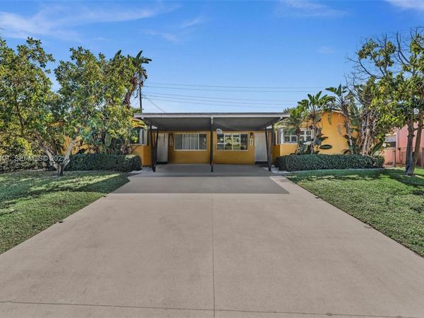 186/188 SE 27th Way, Boynton Beach, FL 33435