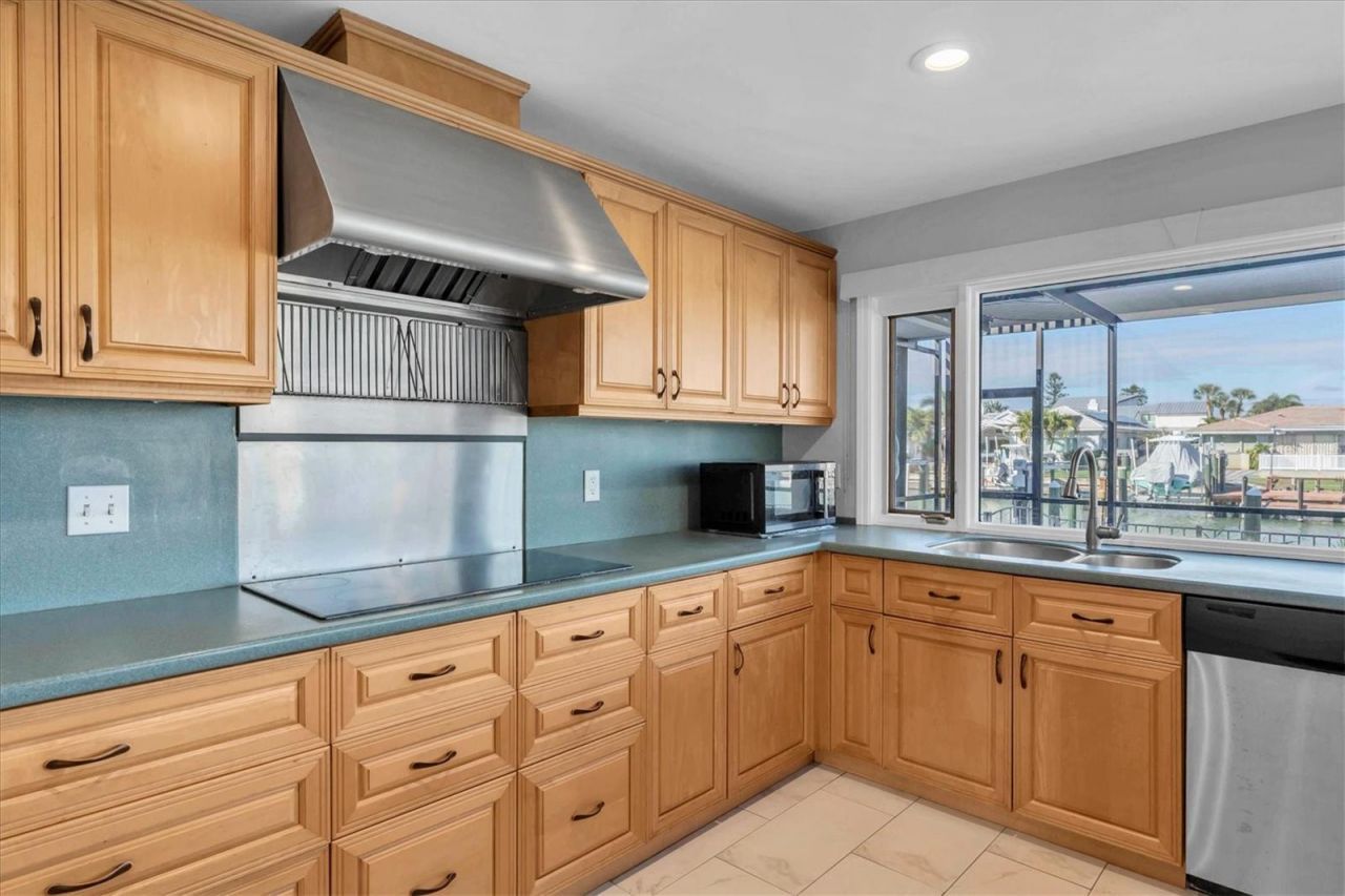 4935 62nd Avenue S, Saint Petersburg, FL 33715 Photo