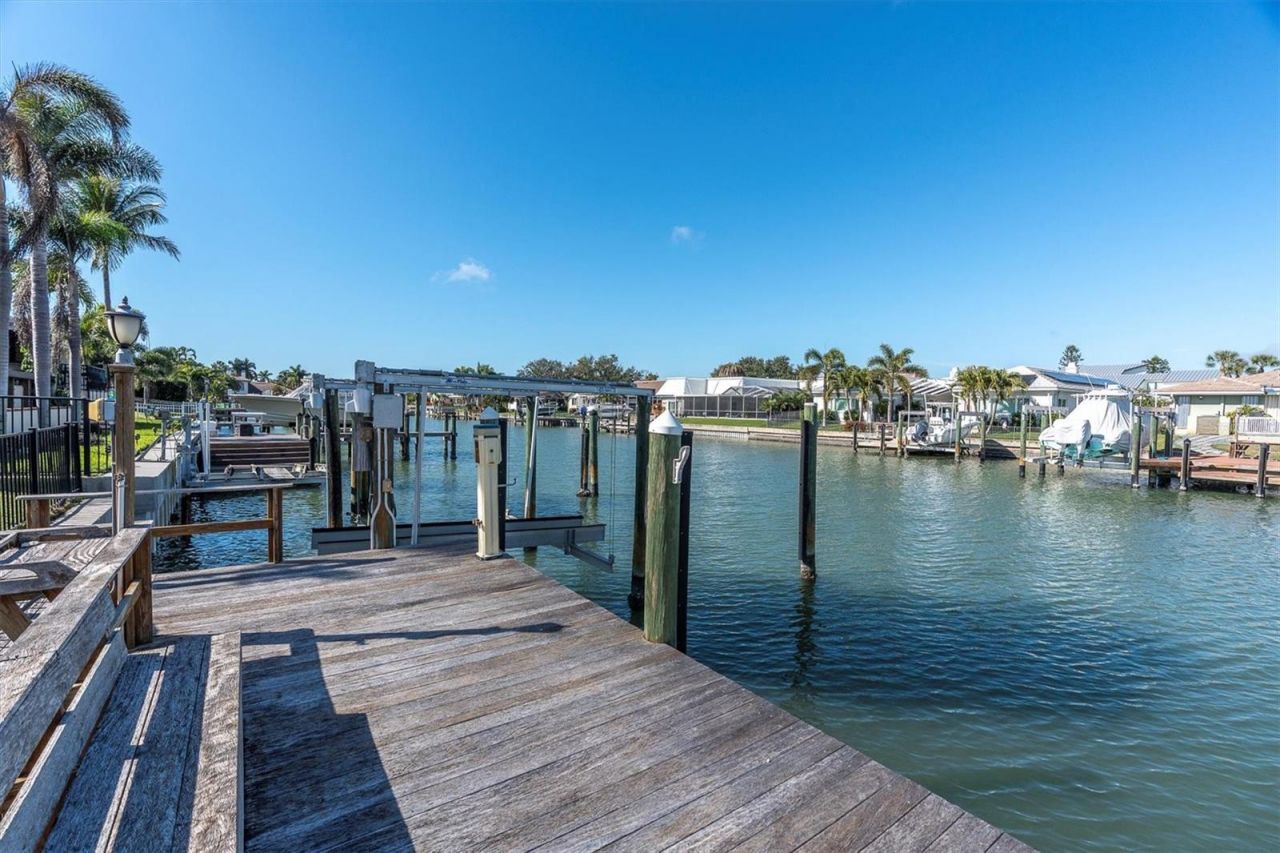 4935 62nd Avenue S, Saint Petersburg, FL 33715 Photo