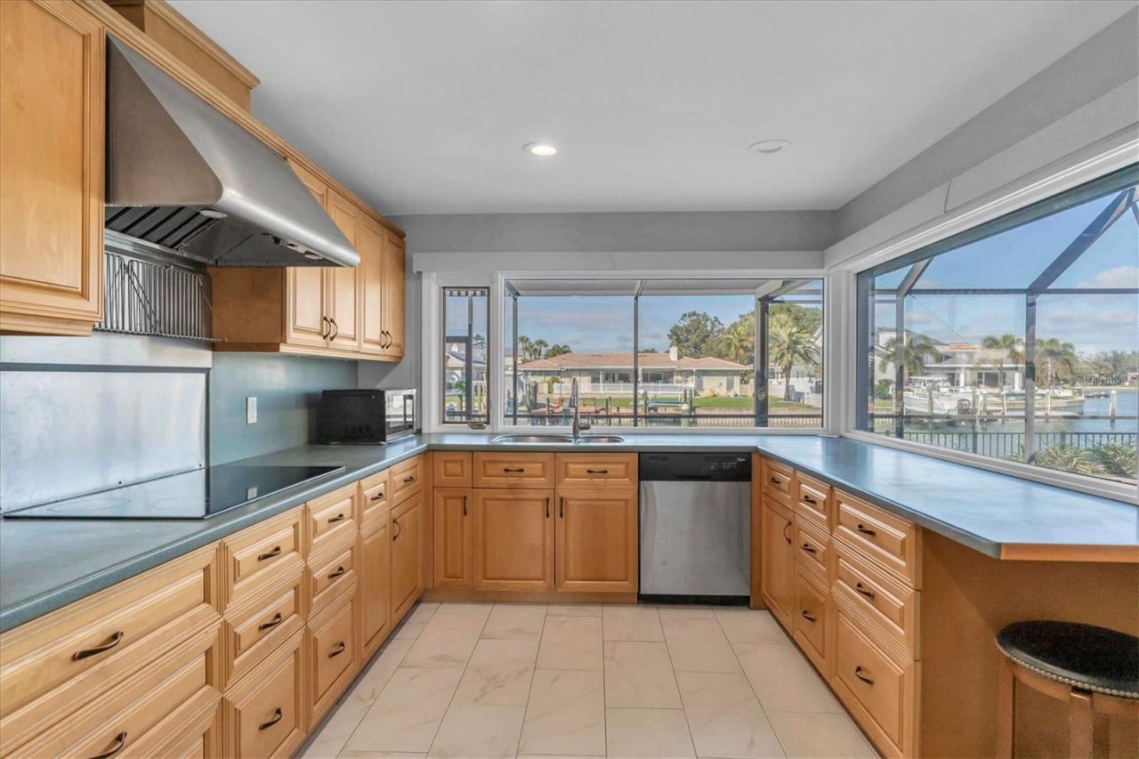 4935 62nd Avenue S, Saint Petersburg, FL 33715 Photo