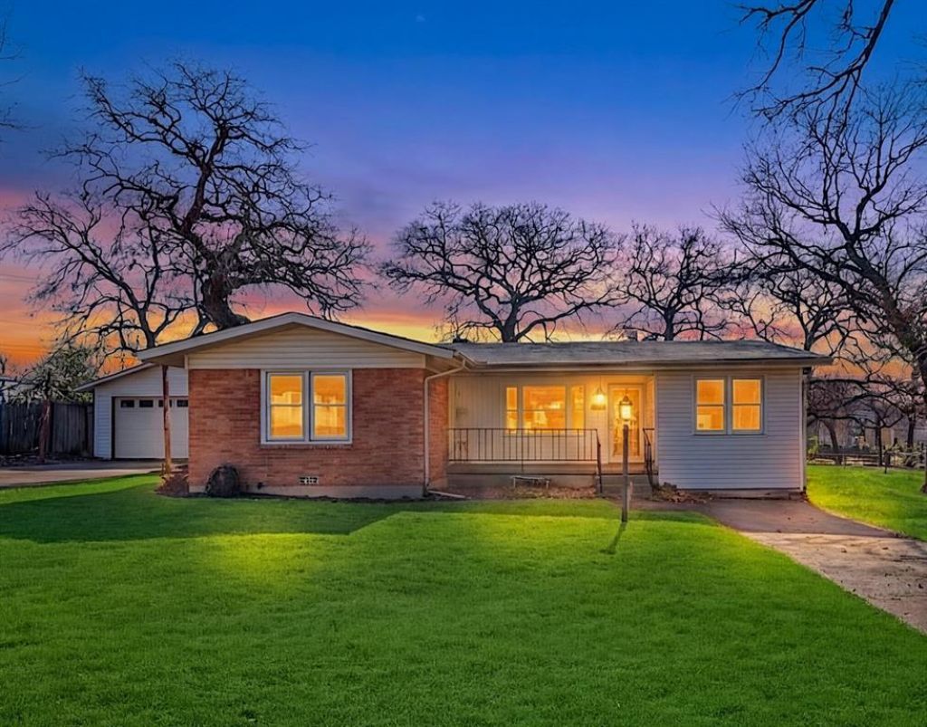 312 E Ellen Avenue, Hurst, TX 76053 Main Photo