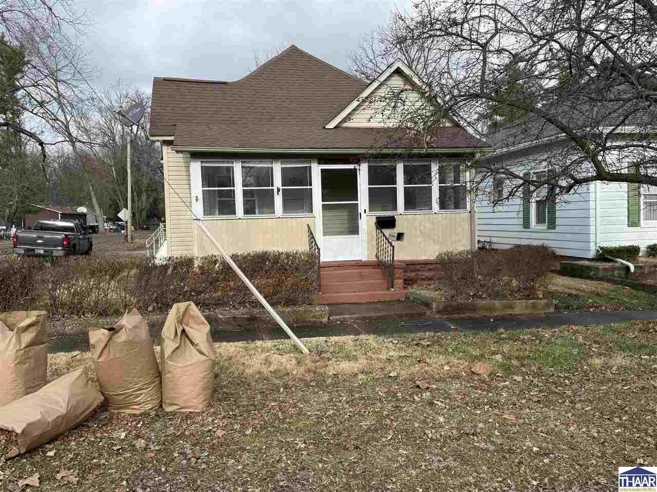 1055 Anderson Street, Clinton, IN 47842 Main Photo