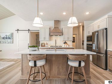 18750 Pinehurst Avenue, Omaha, NE 68136