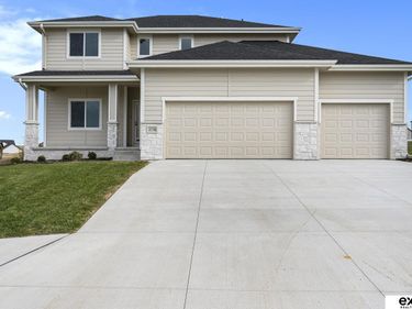 5618 KESTREL Parkway, Elkhorn, NE 68022