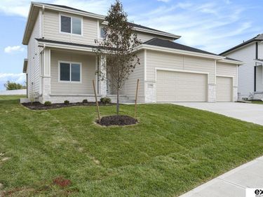 18710 Pinehurst Avenue, Omaha, NE 68136