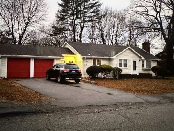 120 Roberts Ave, Holbrook, MA 02343