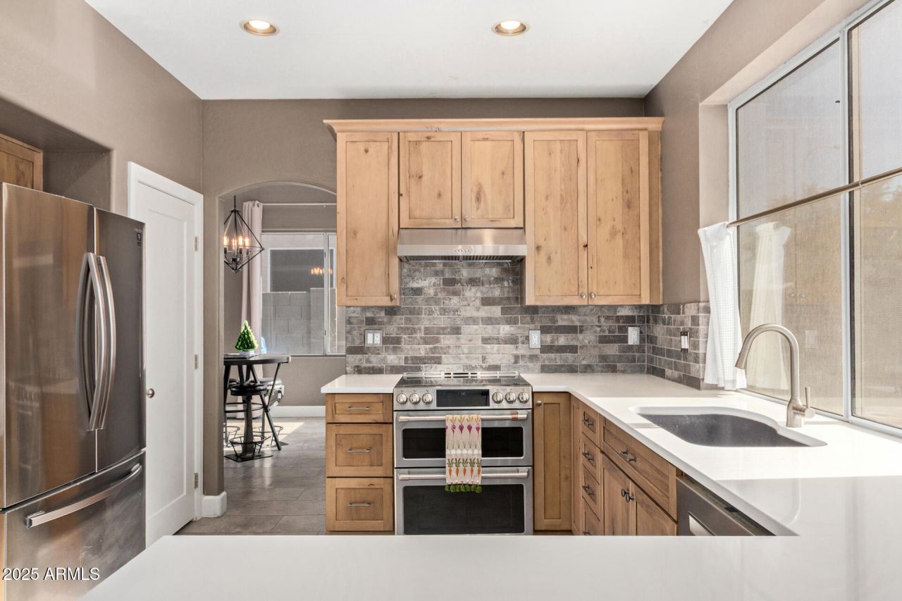 1721 W South Fork Drive, Phoenix, AZ 85045 Main Photo